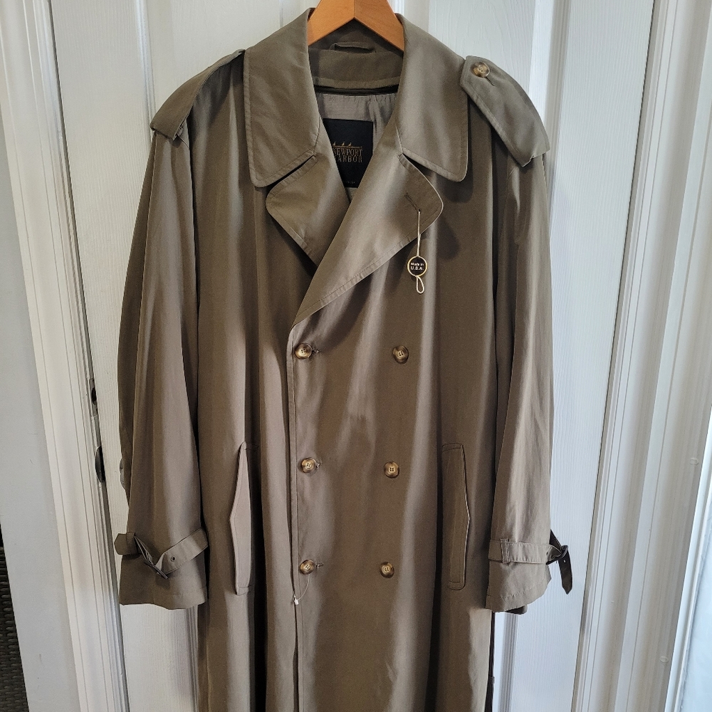 Harbor Master Trench Coat olive green size 40R Vintage  New